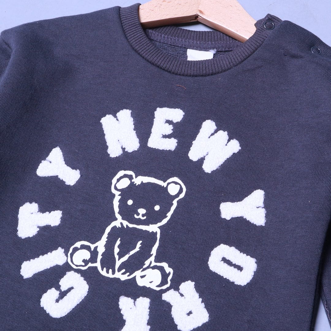 Sweatshirt with Front Embroidery “New York City” – Urban & Stylish