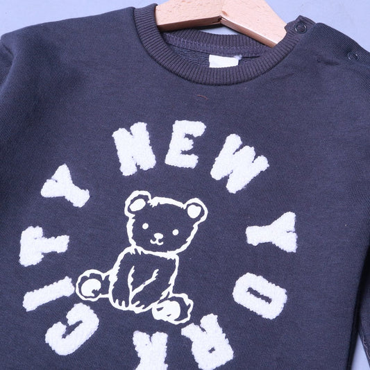 Sweatshirt with Front Embroidery “New York City” – Urban & Stylish