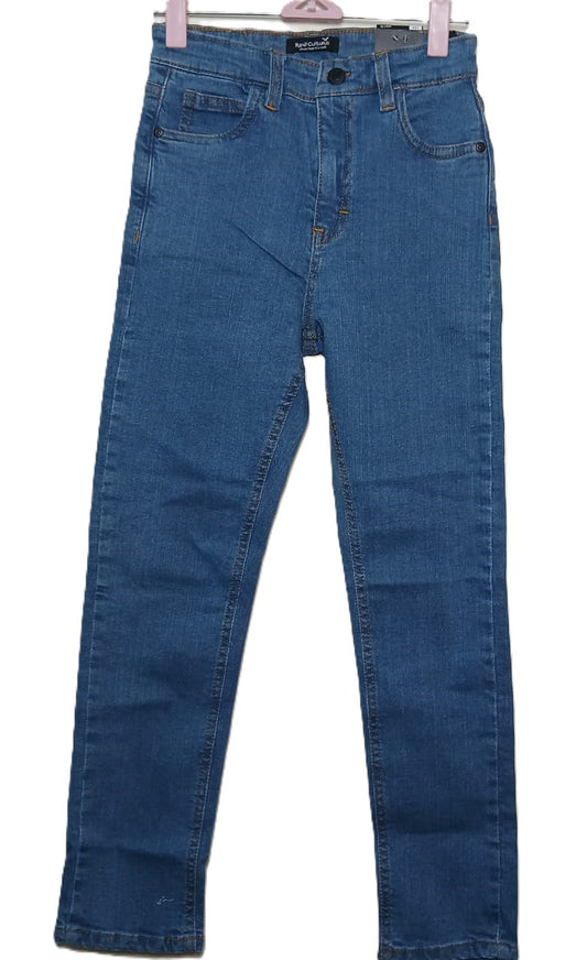 Classic Light Blue Jeans – Timeless Everyday Wear