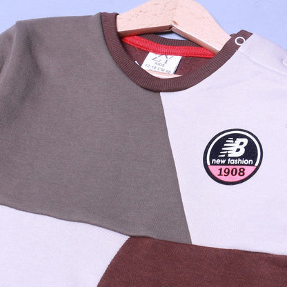 Sweatshirt with “New Fashion 1908” Print – Minimal & Trend