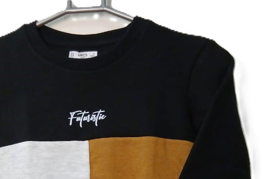 Sweatshirt with “Futuristic” Print – Bold & Modern Style